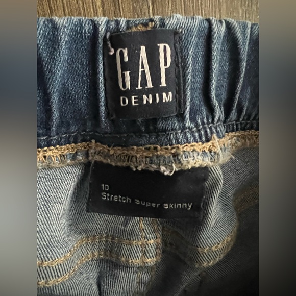 Gap Jegging Size 10. No button. Great condition! Hung dried only. Length great! - Picture 2 of 3
